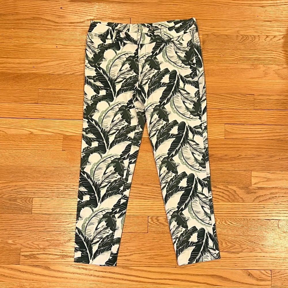Leaf printed Old Navy pixie pant size 10